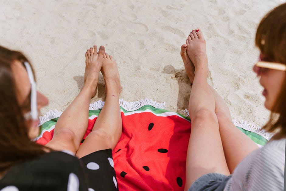 The Chic Beach Towels To Carry With You This Summer During Vacation The Chic Beach Towels To Carry With You This Summer During Vacation